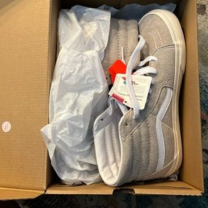 NIB (only laced & tried on one) Vans Wms sz 8.5 suede Sk8-Hi